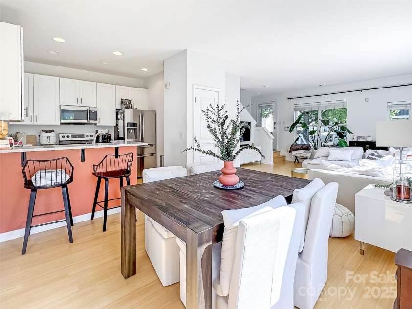 451 Worthington Avenue, Charlotte, NC 28203.  MLS# CAR4282584, YatesRealty ID 26830. 