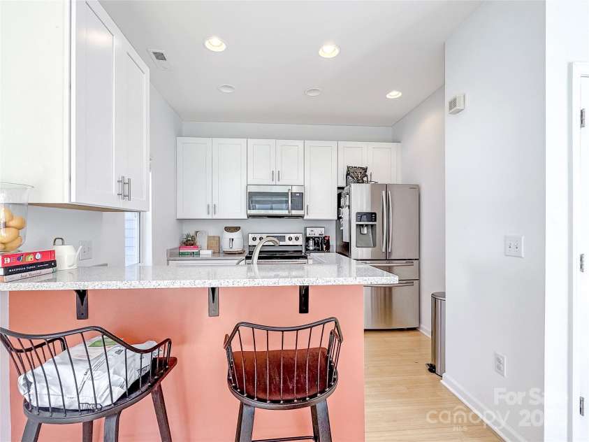 451 Worthington Avenue, Charlotte, NC 28203.  MLS# CAR4282584, YatesRealty ID 26830. 