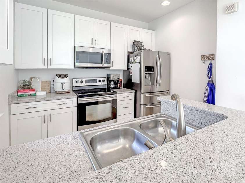 451 Worthington Avenue, Charlotte, NC 28203.  MLS# CAR4282584, YatesRealty ID 26830. 