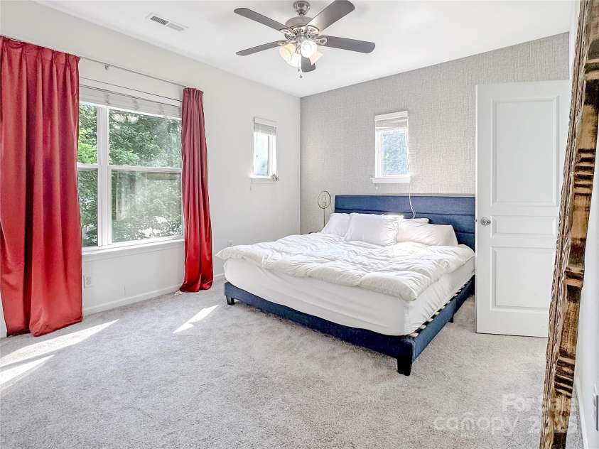 451 Worthington Avenue, Charlotte, NC 28203.  MLS# CAR4282584, YatesRealty ID 26830. 
