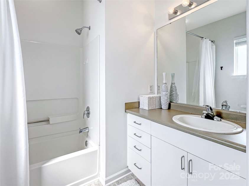 451 Worthington Avenue, Charlotte, NC 28203.  MLS# CAR4282584, YatesRealty ID 26830. 