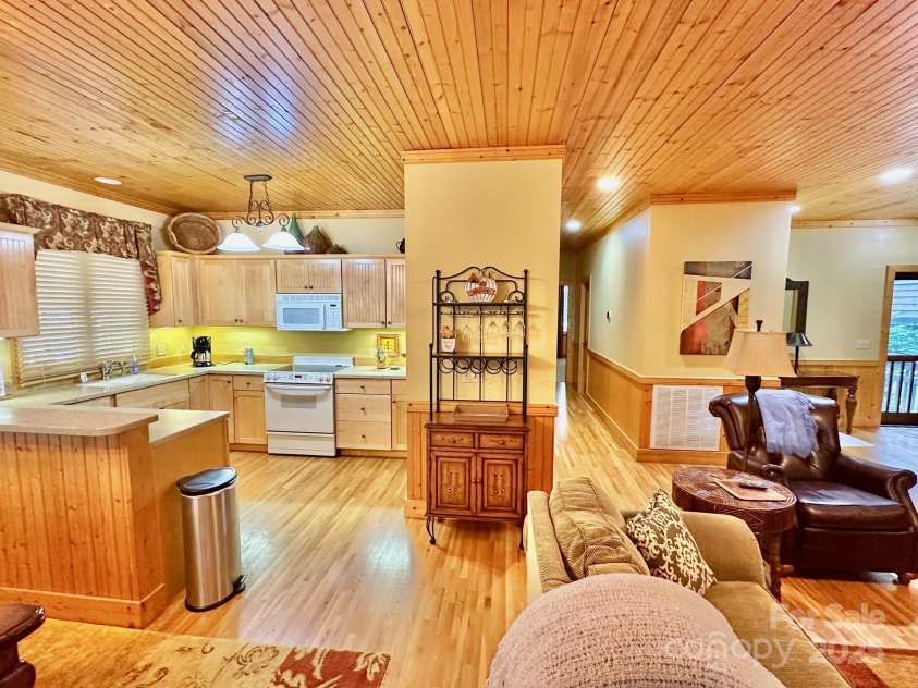 56 First Tee Trail, Cashiers, NC 28717.  MLS# CAR4283025, YatesRealty ID 26832. 