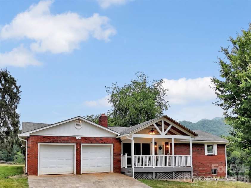 104 Beaverdam Heights Drive, Canton, NC 28716.  MLS# CAR4385800, YatesRealty ID 26835. 