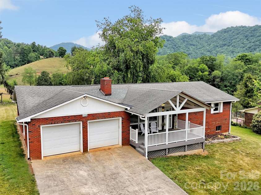 104 Beaverdam Heights Drive, Canton, NC 28716.  MLS# CAR4385800, YatesRealty ID 26835. 