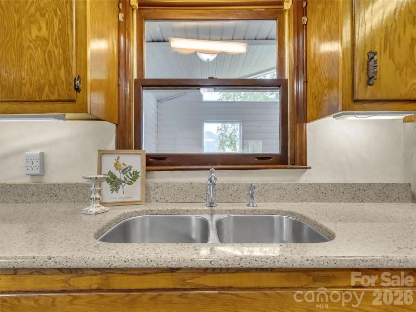 104 Beaverdam Heights Drive, Canton, NC 28716.  MLS# CAR4385800, YatesRealty ID 26835. 