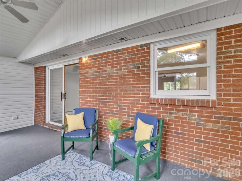 104 Beaverdam Heights Drive, Canton, NC 28716.  MLS# CAR4385800, YatesRealty ID 26835. 