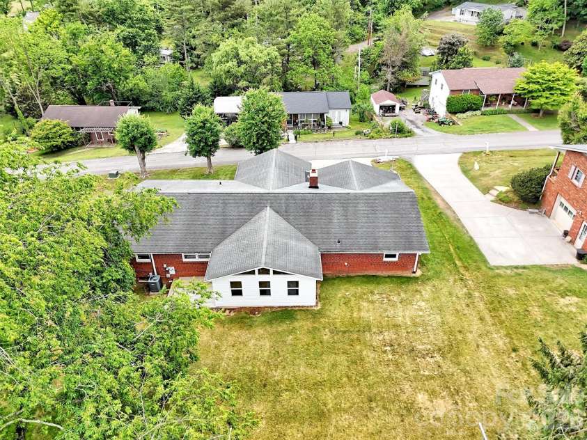 104 Beaverdam Heights Drive, Canton, NC 28716.  MLS# CAR4385800, YatesRealty ID 26835. 