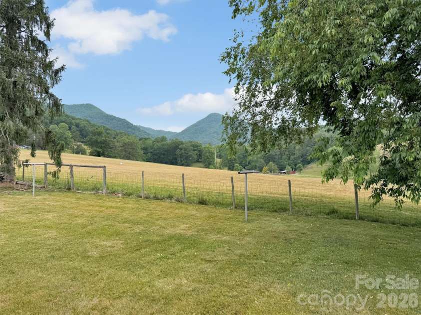104 Beaverdam Heights Drive, Canton, NC 28716.  MLS# CAR4385800, YatesRealty ID 26835. 