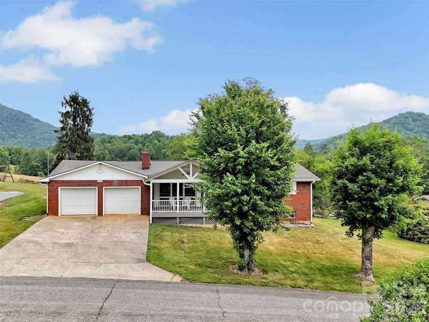 104 Beaverdam Heights Drive, Canton, NC 28716.  MLS# CAR4385800, YatesRealty ID 26835. 
