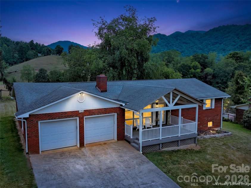 104 Beaverdam Heights Drive, Canton, NC 28716.  MLS# CAR4385800, YatesRealty ID 26835. 