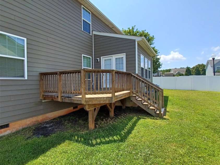 3717 English Garden Drive, Gastonia, NC 28056.  MLS# CAR4272247, YatesRealty ID 26835. 
