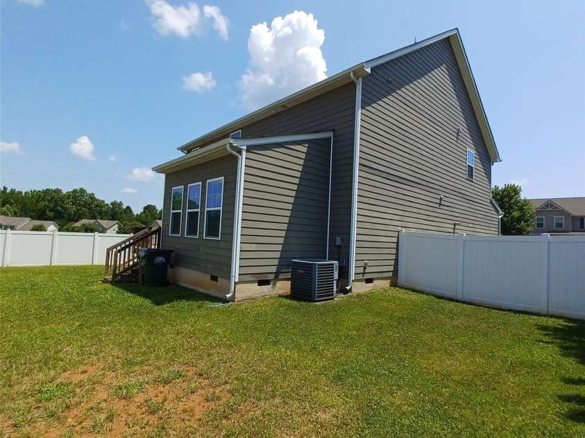 3717 English Garden Drive, Gastonia, NC 28056.  MLS# CAR4272247, YatesRealty ID 26835. 