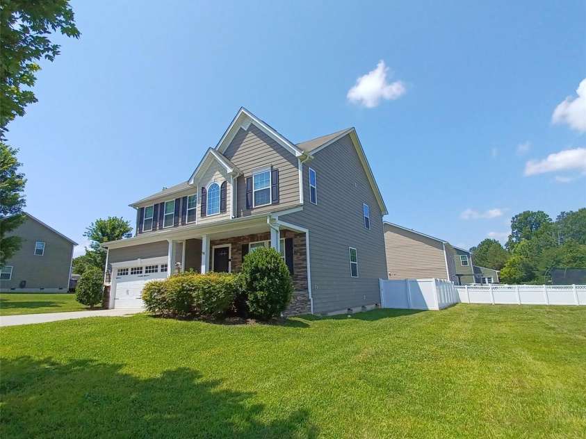 3717 English Garden Drive, Gastonia, NC 28056.  MLS# CAR4272247, YatesRealty ID 26835. 