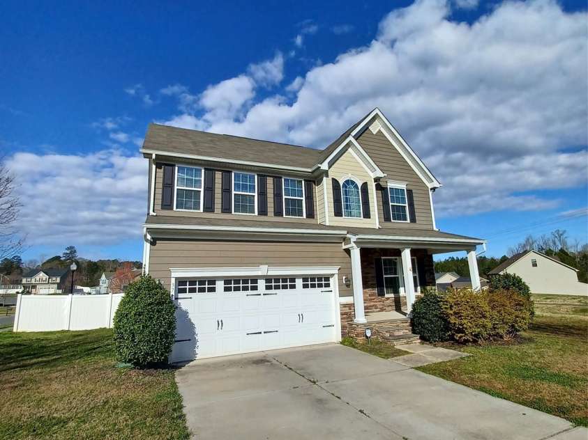 3717 English Garden Drive, Gastonia, NC 28056.  MLS# CAR4272247, YatesRealty ID 26835. 