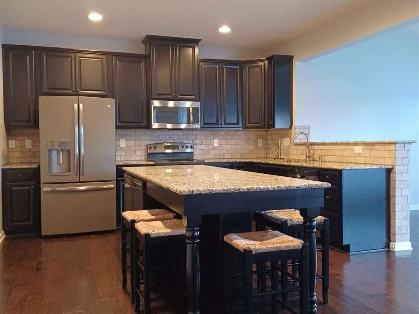 3717 English Garden Drive, Gastonia, NC 28056.  MLS# CAR4272247, YatesRealty ID 26835. Expansive Island with Bar seating