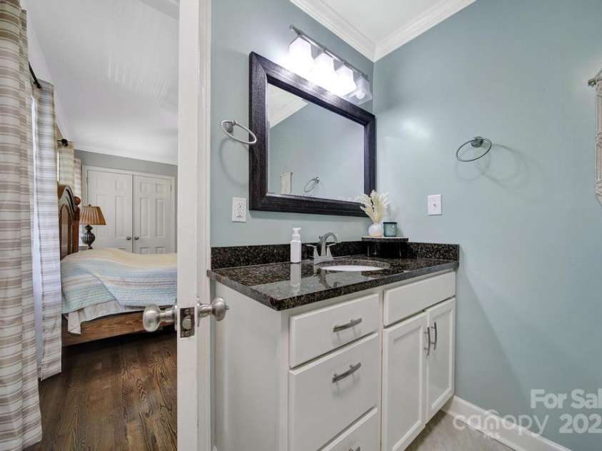 926 Meadow Lakes Road, Rock Hill, SC 29732.  MLS# CAR4269241, YatesRealty ID 26836. En Suite of 2nd Primary Bedroom