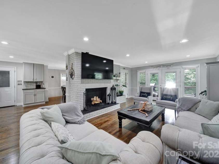 926 Meadow Lakes Road, Rock Hill, SC 29732.  MLS# CAR4269241, YatesRealty ID 26836. Wood Burning Fireplace