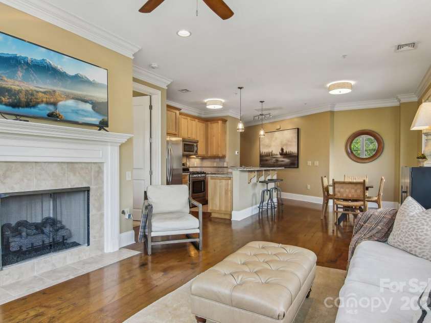 350 Allen Street, Hendersonville, NC 28792.  MLS# CAR4249399, YatesRealty ID 26837. 