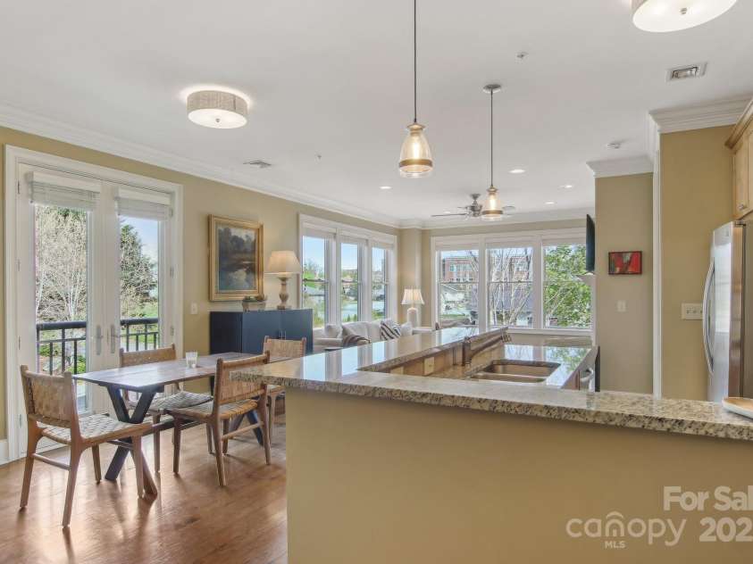 350 Allen Street, Hendersonville, NC 28792.  MLS# CAR4249399, YatesRealty ID 26837. 