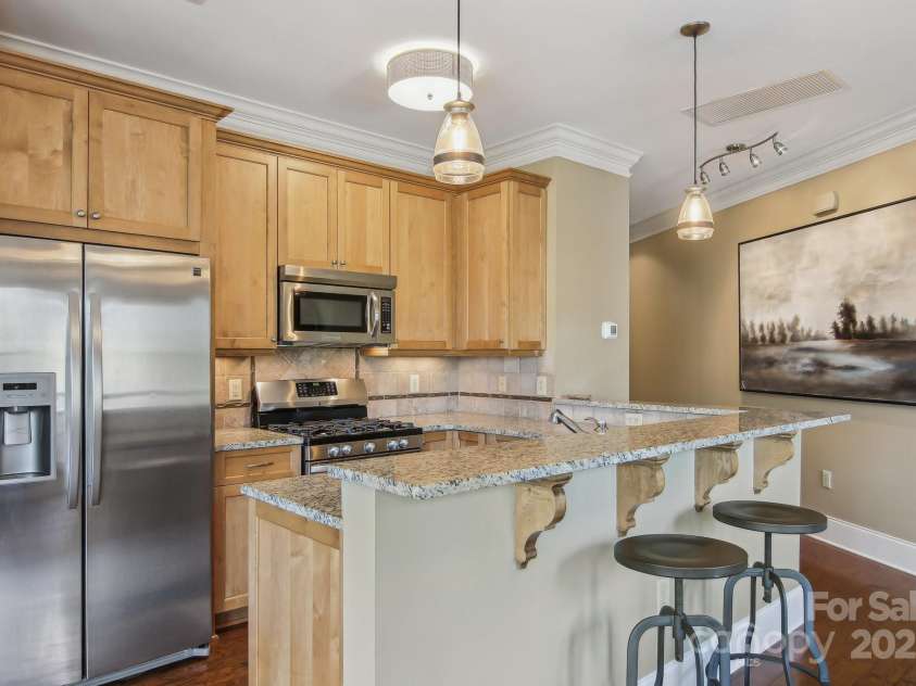 350 Allen Street, Hendersonville, NC 28792.  MLS# CAR4249399, YatesRealty ID 26837. 