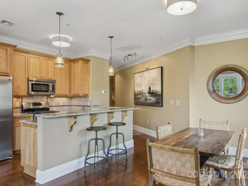 350 Allen Street, Hendersonville, NC 28792.  MLS# CAR4249399, YatesRealty ID 26837. 