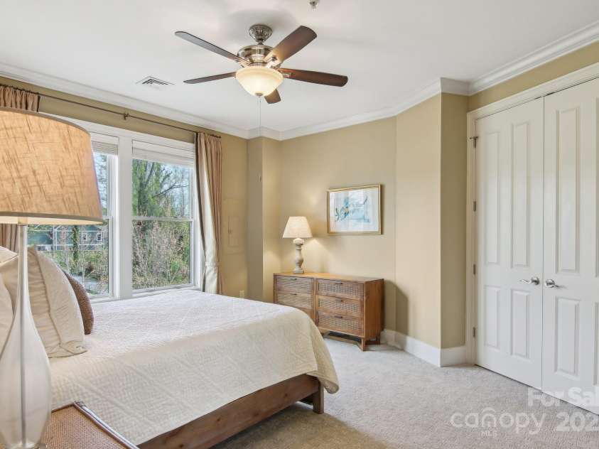 350 Allen Street, Hendersonville, NC 28792.  MLS# CAR4249399, YatesRealty ID 26837. 