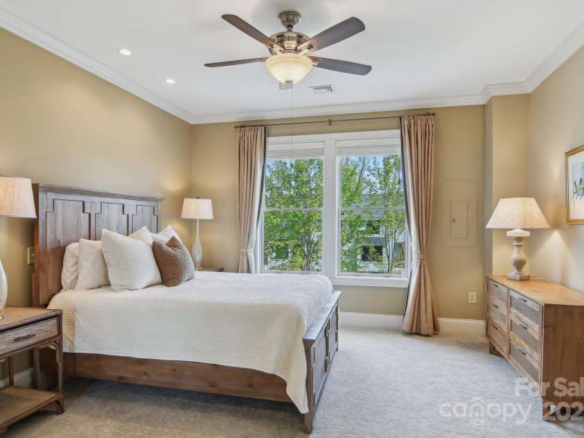 350 Allen Street, Hendersonville, NC 28792.  MLS# CAR4249399, YatesRealty ID 26837. 