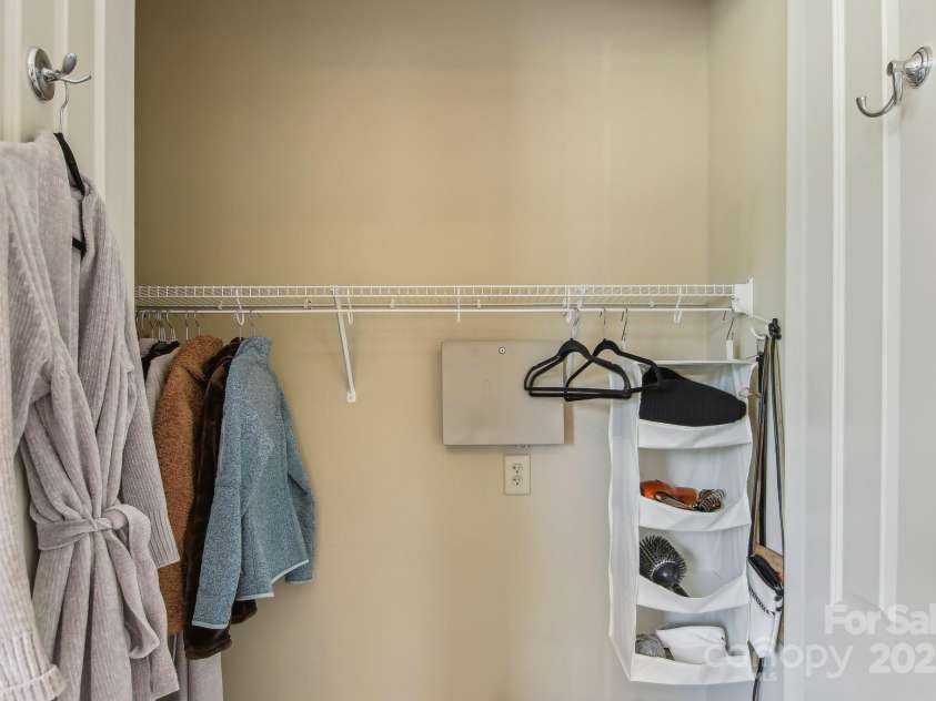 350 Allen Street, Hendersonville, NC 28792.  MLS# CAR4249399, YatesRealty ID 26837. 