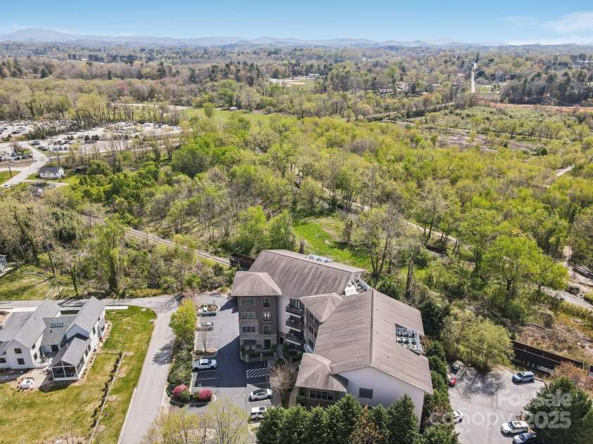 350 Allen Street, Hendersonville, NC 28792.  MLS# CAR4249399, YatesRealty ID 26837. 