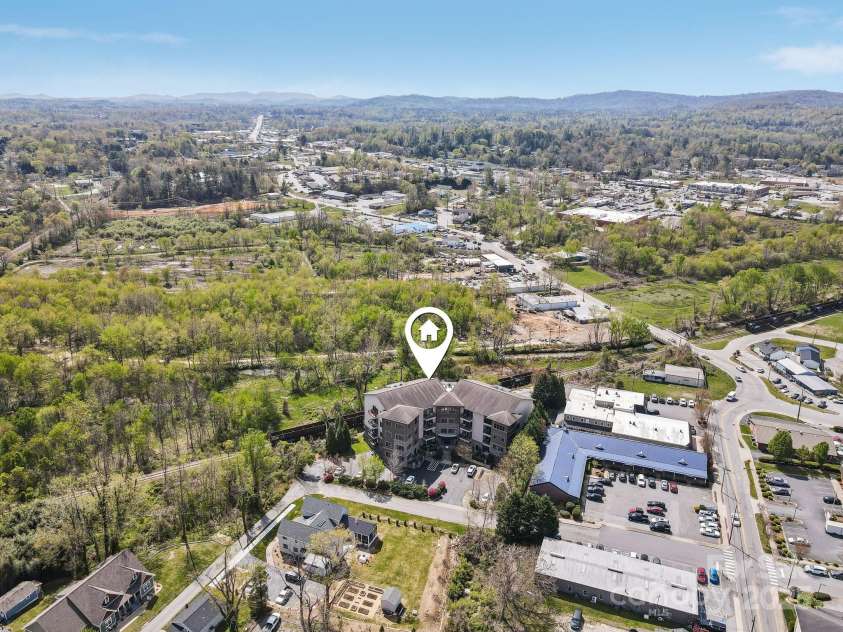 350 Allen Street, Hendersonville, NC 28792.  MLS# CAR4249399, YatesRealty ID 26837. 