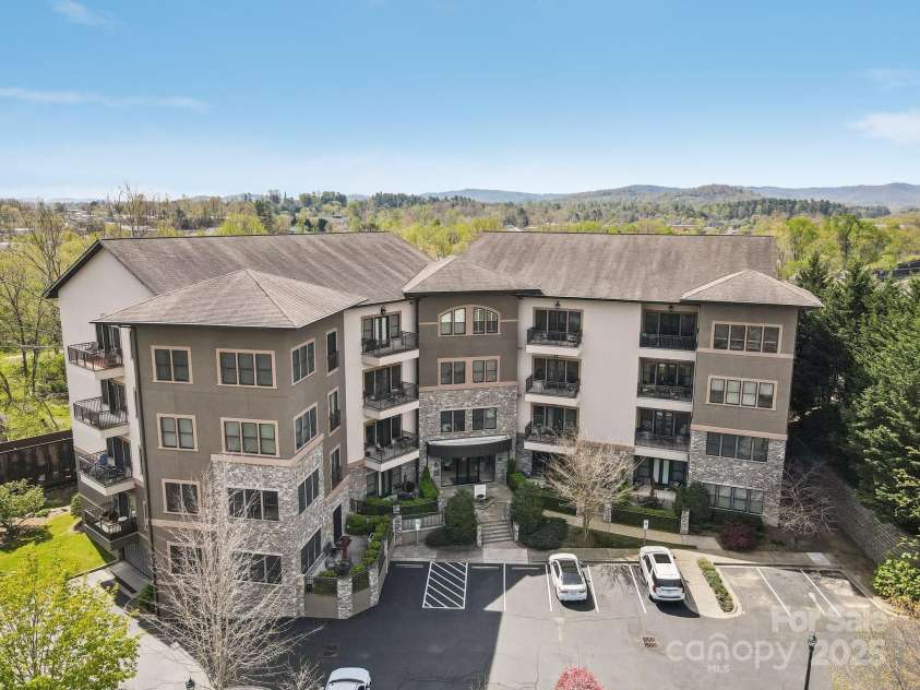 350 Allen Street, Hendersonville, NC 28792.  MLS# CAR4249399, YatesRealty ID 26837. 