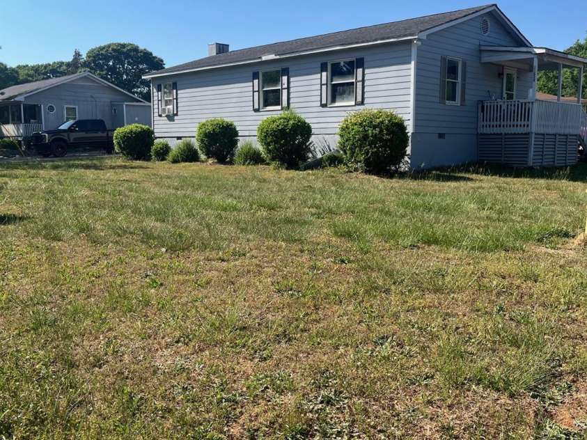 11504 Moores Chapel Road, Charlotte, NC 28214.  MLS# CAR4372702, YatesRealty ID 26838. 