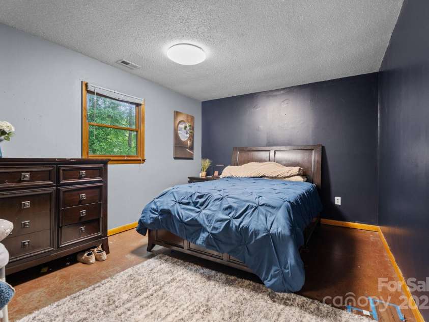 306 Forest Avenue, Franklin, NC 28734.  MLS# CAR4278190, YatesRealty ID 26838. 