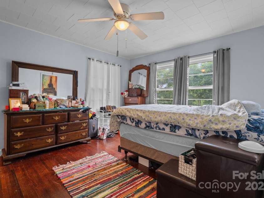 306 Forest Avenue, Franklin, NC 28734.  MLS# CAR4278190, YatesRealty ID 26838. 