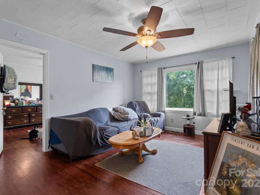 306 Forest Avenue, Franklin, NC 28734.  MLS# CAR4278190, YatesRealty ID 26838. 