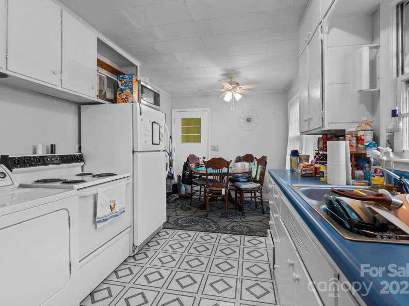 306 Forest Avenue, Franklin, NC 28734.  MLS# CAR4278190, YatesRealty ID 26838. 