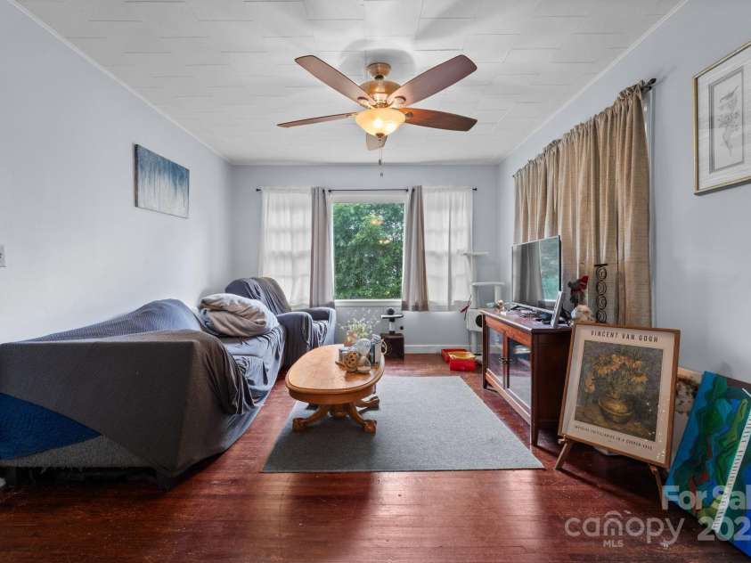 306 Forest Avenue, Franklin, NC 28734.  MLS# CAR4278190, YatesRealty ID 26838. 