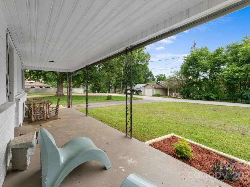 306 Forest Avenue, Franklin, NC 28734.  MLS# CAR4278190, YatesRealty ID 26838. 