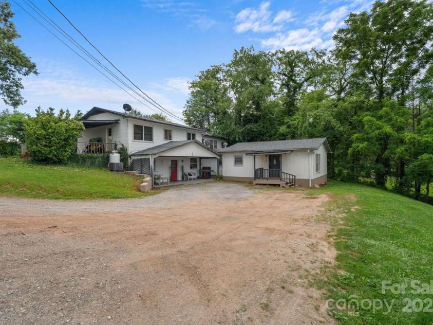 306 Forest Avenue, Franklin, NC 28734.  MLS# CAR4278190, YatesRealty ID 26838. 