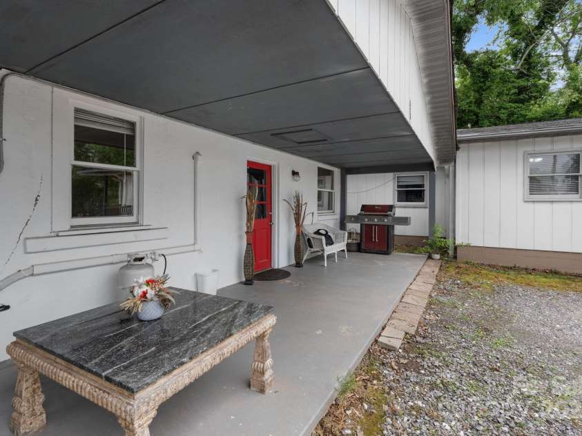 306 Forest Avenue, Franklin, NC 28734.  MLS# CAR4278190, YatesRealty ID 26838. 