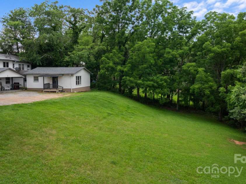 306 Forest Avenue, Franklin, NC 28734.  MLS# CAR4278190, YatesRealty ID 26838. 