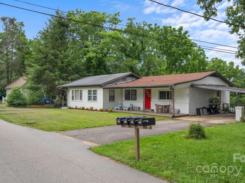 306 Forest Avenue, Franklin, NC 28734.  MLS# CAR4278190, YatesRealty ID 26838. 