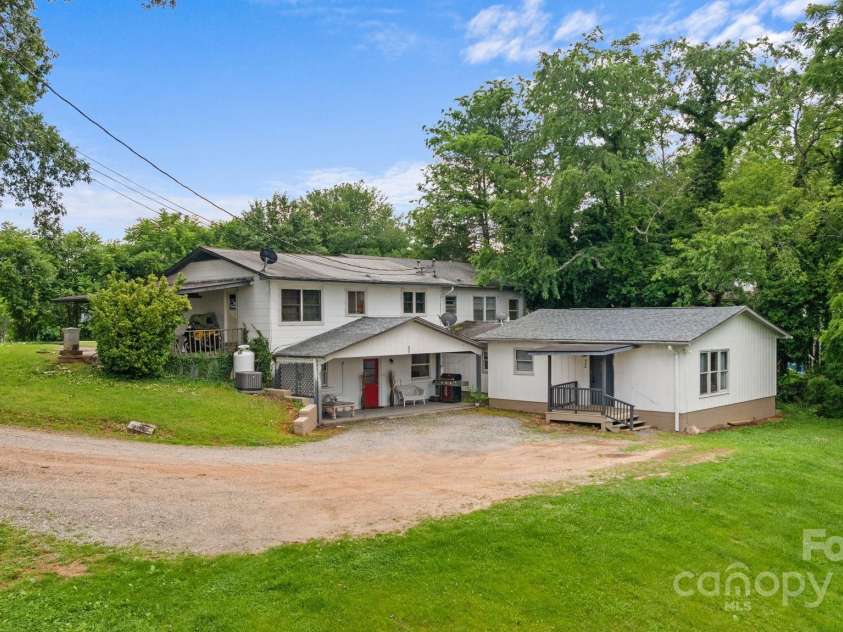 306 Forest Avenue, Franklin, NC 28734.  MLS# CAR4278190, YatesRealty ID 26838. 