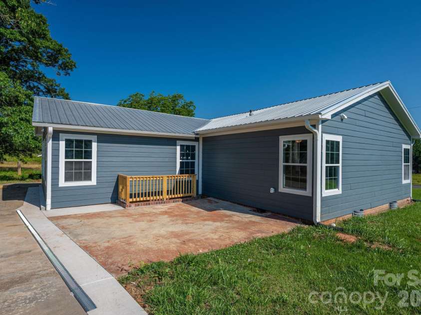 6123 Flay Road, Cherryville, NC 28021.  MLS# CAR4382632, YatesRealty ID 26839. 