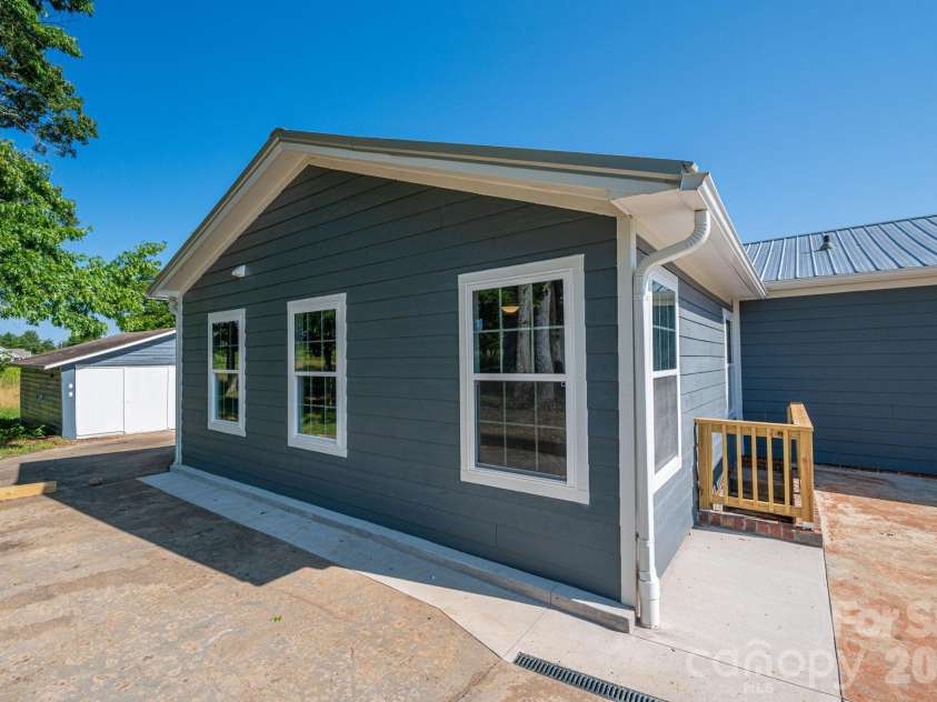 6123 Flay Road, Cherryville, NC 28021.  MLS# CAR4382632, YatesRealty ID 26839. 
