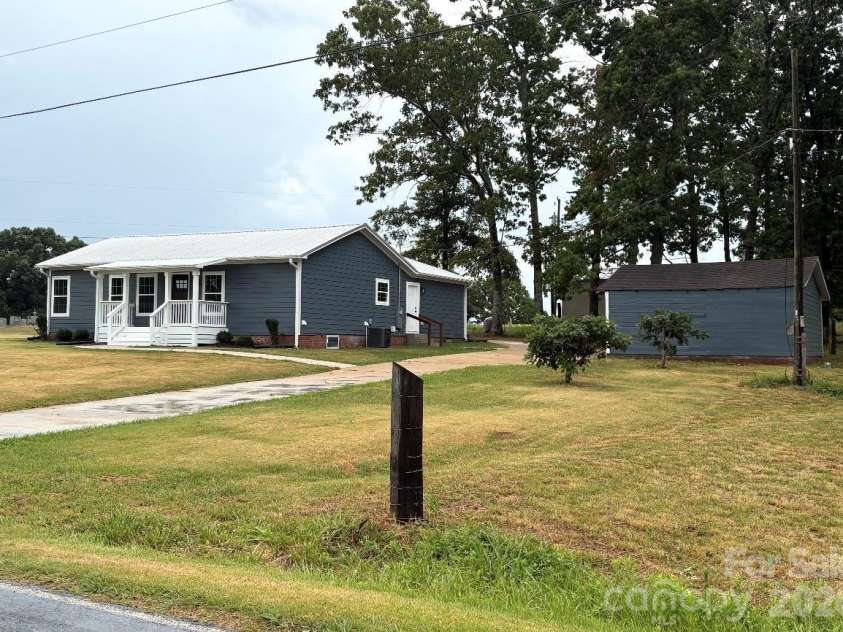 6123 Flay Road, Cherryville, NC 28021.  MLS# CAR4382632, YatesRealty ID 26839. 