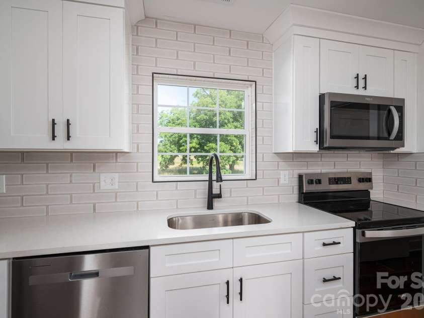 6123 Flay Road, Cherryville, NC 28021.  MLS# CAR4382632, YatesRealty ID 26839. Beautiful Kitchen with Quartz countertops and full tiled backsplash.