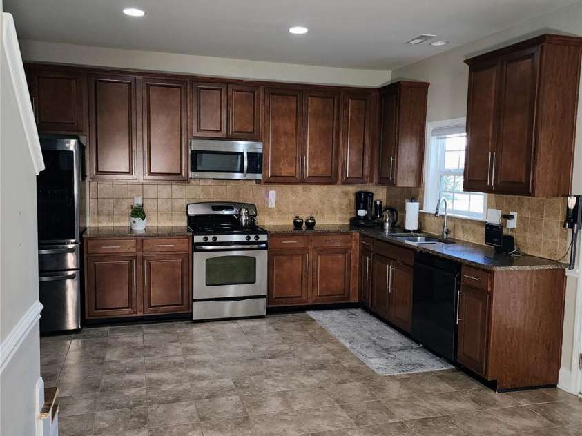 3500 Exbury Gardens Drive, Waxhaw, NC 28173.  MLS# CAR4233457, YatesRealty ID 2684. 