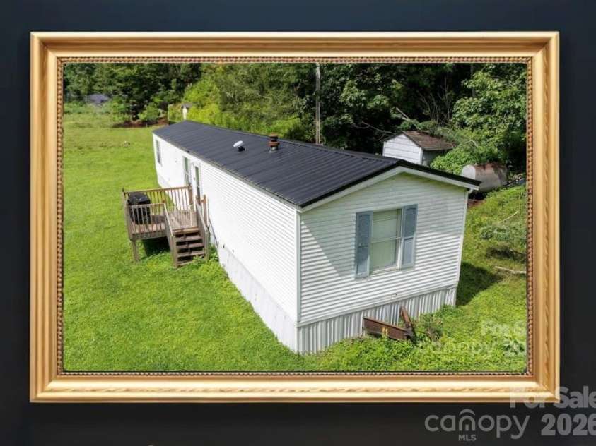 492 Chestnut Mountain Road, Spruce Pine, NC 28777.  MLS# CAR4281456, YatesRealty ID 2684. 