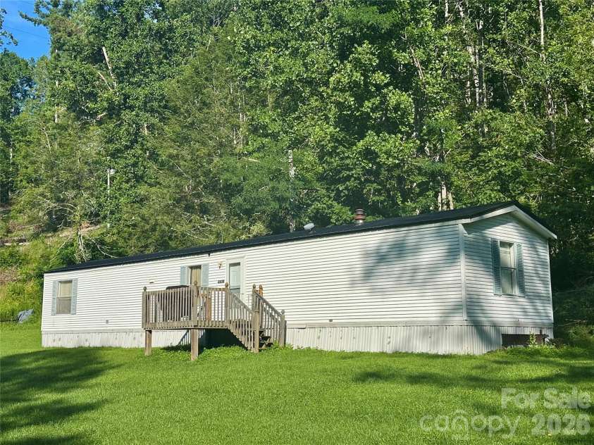 492 Chestnut Mountain Road, Spruce Pine, NC 28777.  MLS# CAR4281456, YatesRealty ID 2684. 